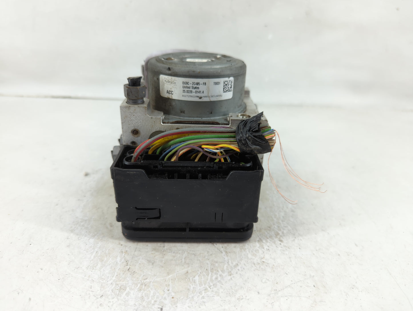 2013 Ford Fusion ABS Pump Control Module Replacement P/N:DG9C-2C405-FB Fits OEM Used Auto Parts - Oemusedautoparts1.com