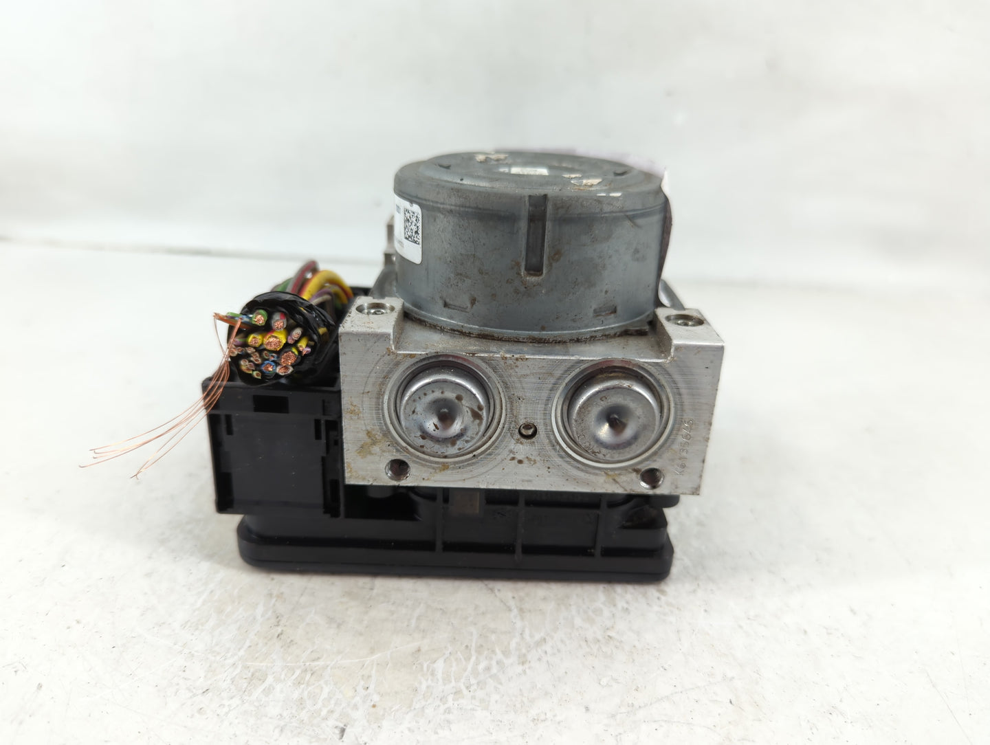 2013 Ford Fusion ABS Pump Control Module Replacement P/N:DG9C-2C405-FB Fits OEM Used Auto Parts - Oemusedautoparts1.com