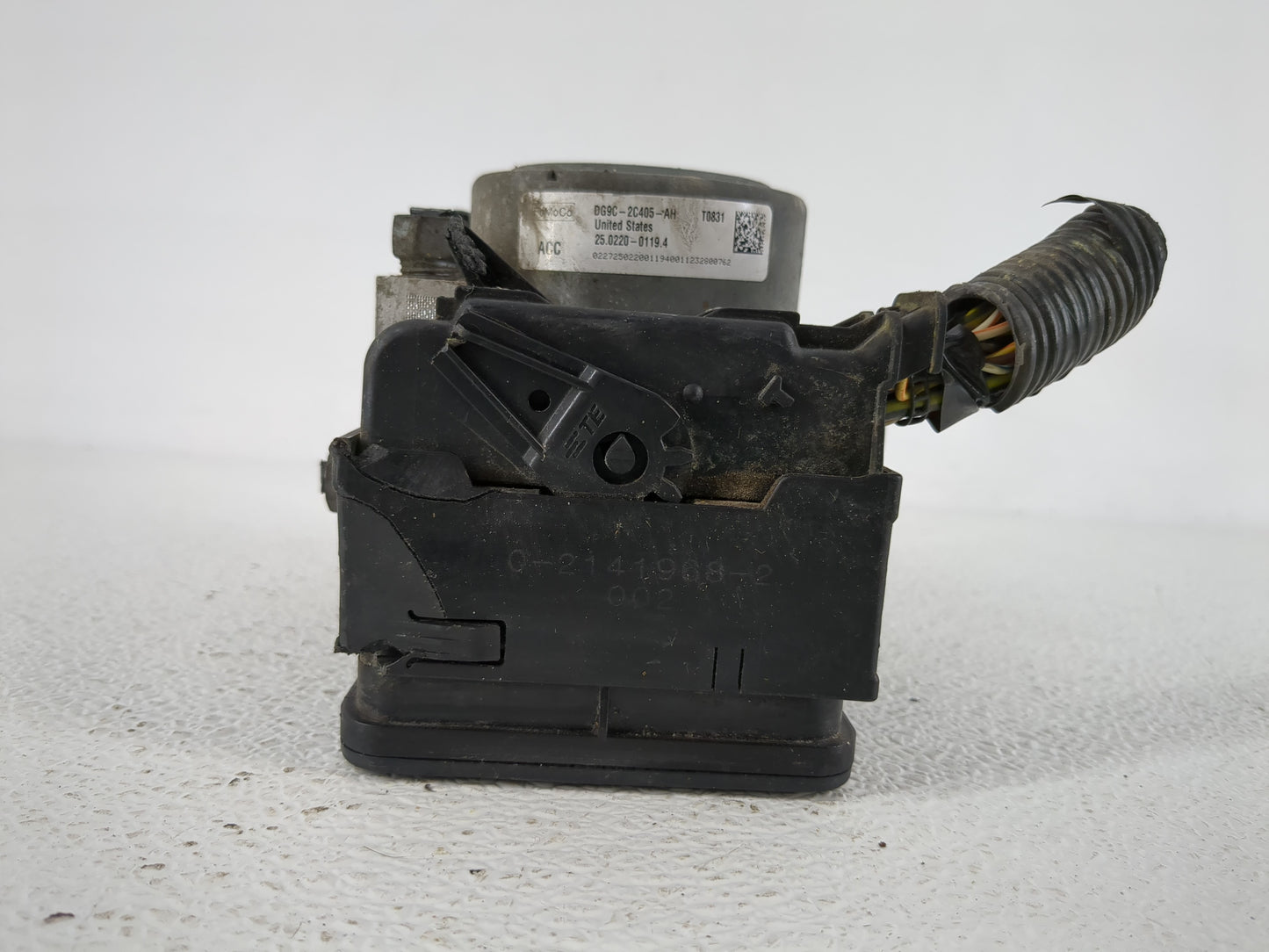 2013 Ford Fusion ABS Pump Control Module Replacement P/N:DG9C-2C405-AH Fits OEM Used Auto Parts - Oemusedautoparts1.com