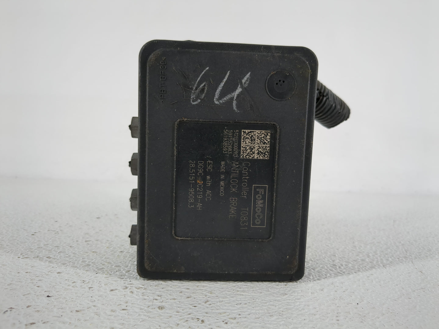 2013 Ford Fusion ABS Pump Control Module Replacement P/N:DG9C-2C405-AH Fits OEM Used Auto Parts - Oemusedautoparts1.com