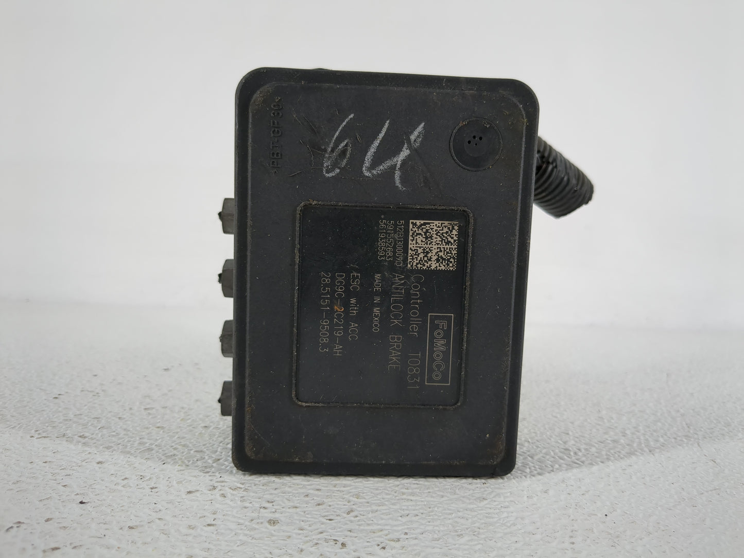 2013 Ford Fusion ABS Pump Control Module Replacement P/N:DG9C-2C405-AH Fits OEM Used Auto Parts - Oemusedautoparts1.com