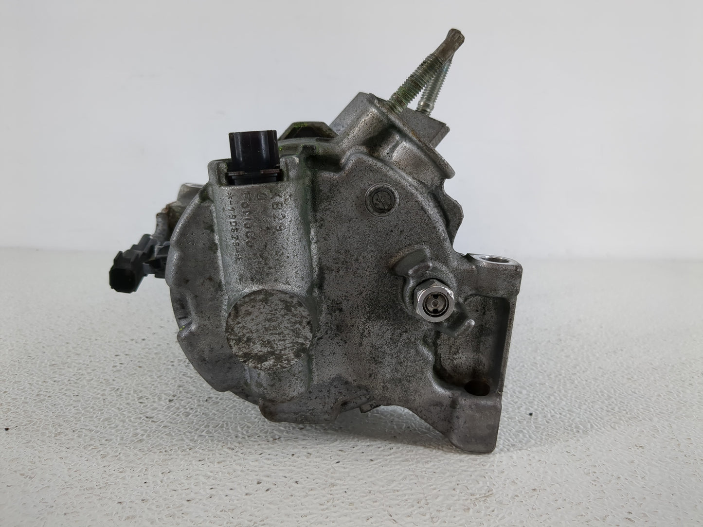 2013 Ford Fusion Air Conditioning A/c Ac Compressor Oem - Oemusedautoparts1.com