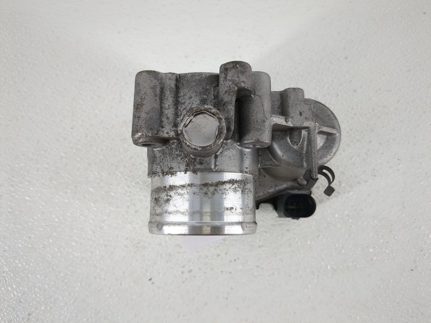 2013-2014 Ford Fusion Throttle Body P/N:7S7G-9F991-CA Fits Fits 2013 2014 2015 2016 2017 2018 2019 OEM Used Auto Parts - Oem