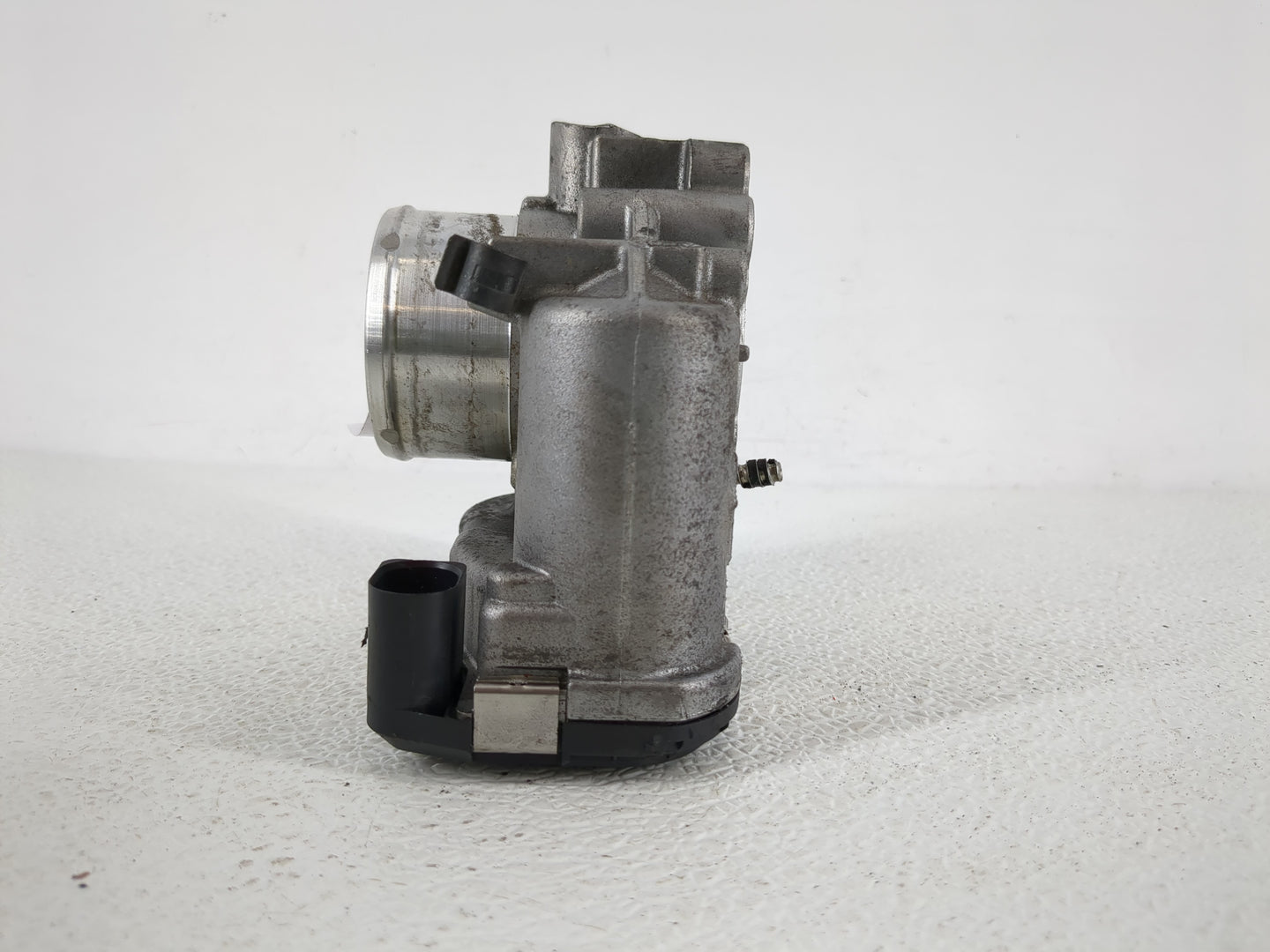 2013-2014 Ford Fusion Throttle Body P/N:7S7G-9F991-CA Fits Fits 2013 2014 2015 2016 2017 2018 2019 OEM Used Auto Parts - Oem
