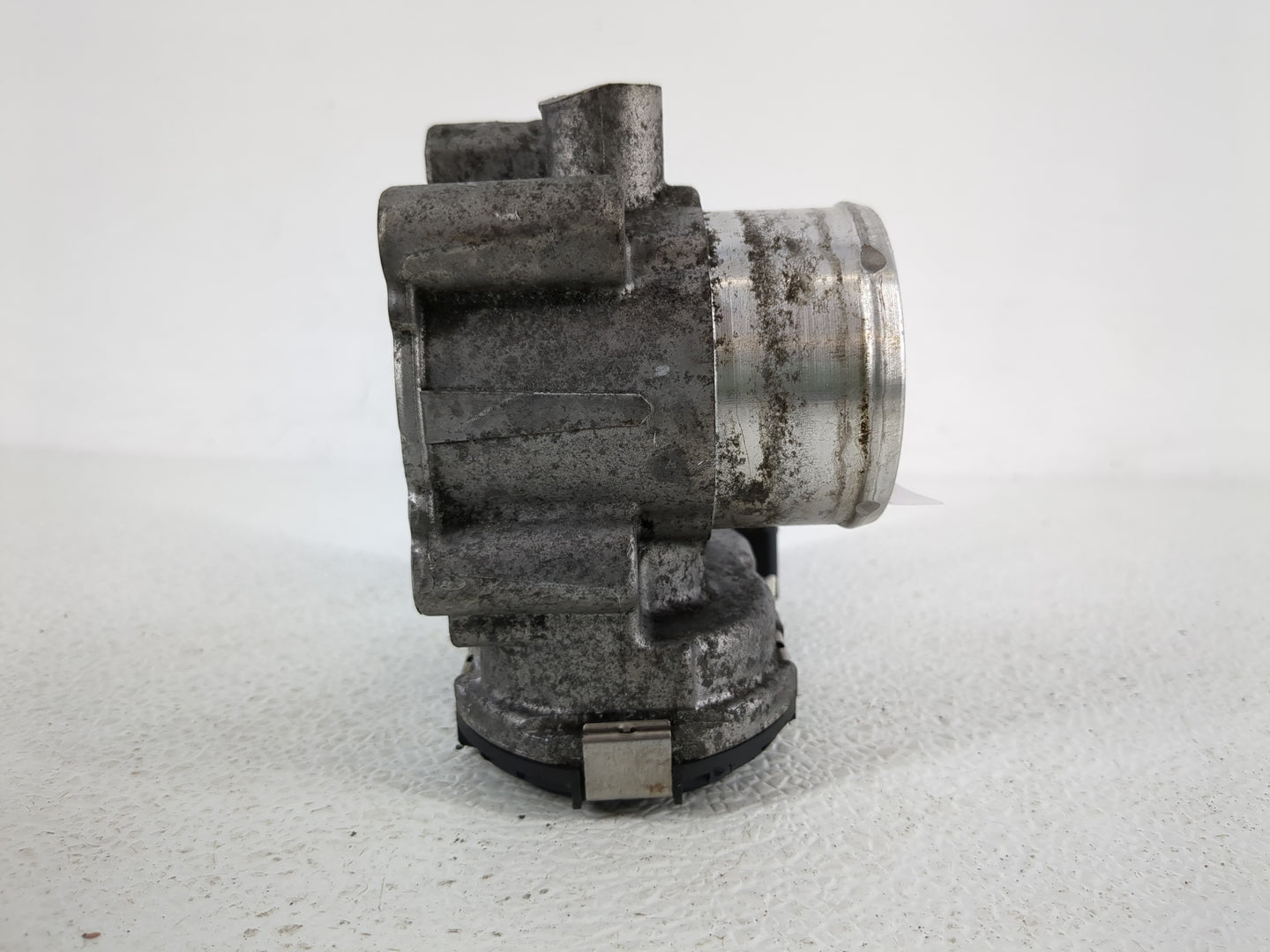 2013-2014 Ford Fusion Throttle Body P/N:7S7G-9F991-CA Fits Fits 2013 2014 2015 2016 2017 2018 2019 OEM Used Auto Parts - Oem