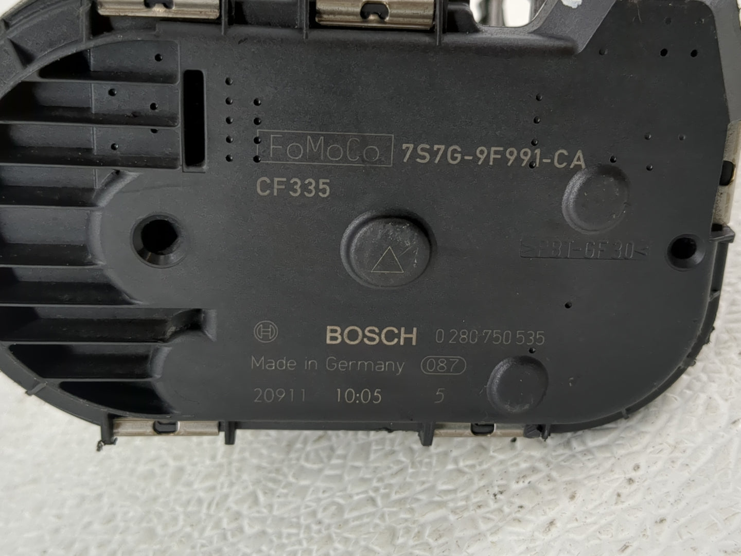 2013-2014 Ford Fusion Throttle Body P/N:7S7G-9F991-CA Fits Fits 2013 2014 2015 2016 2017 2018 2019 OEM Used Auto Parts - Oem