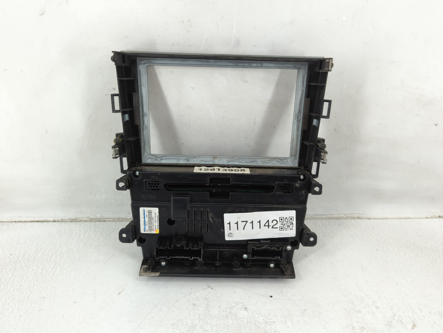 2013 Ford Fusion Radio AM FM Cd Player Receiver Replacement P/N:DS7T-18E245-SK DS7T-18E245-MR, DS7T-18E245-ML Fits OEM Used 