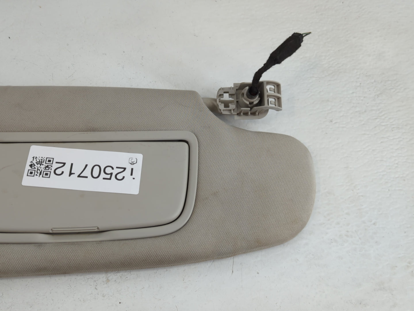 2013-2014 Ford Fusion Sun Visor Shade Replacement Passenger Right Mirror Fits Fits 2013 2014 OEM Used Auto Parts - Oemusedau