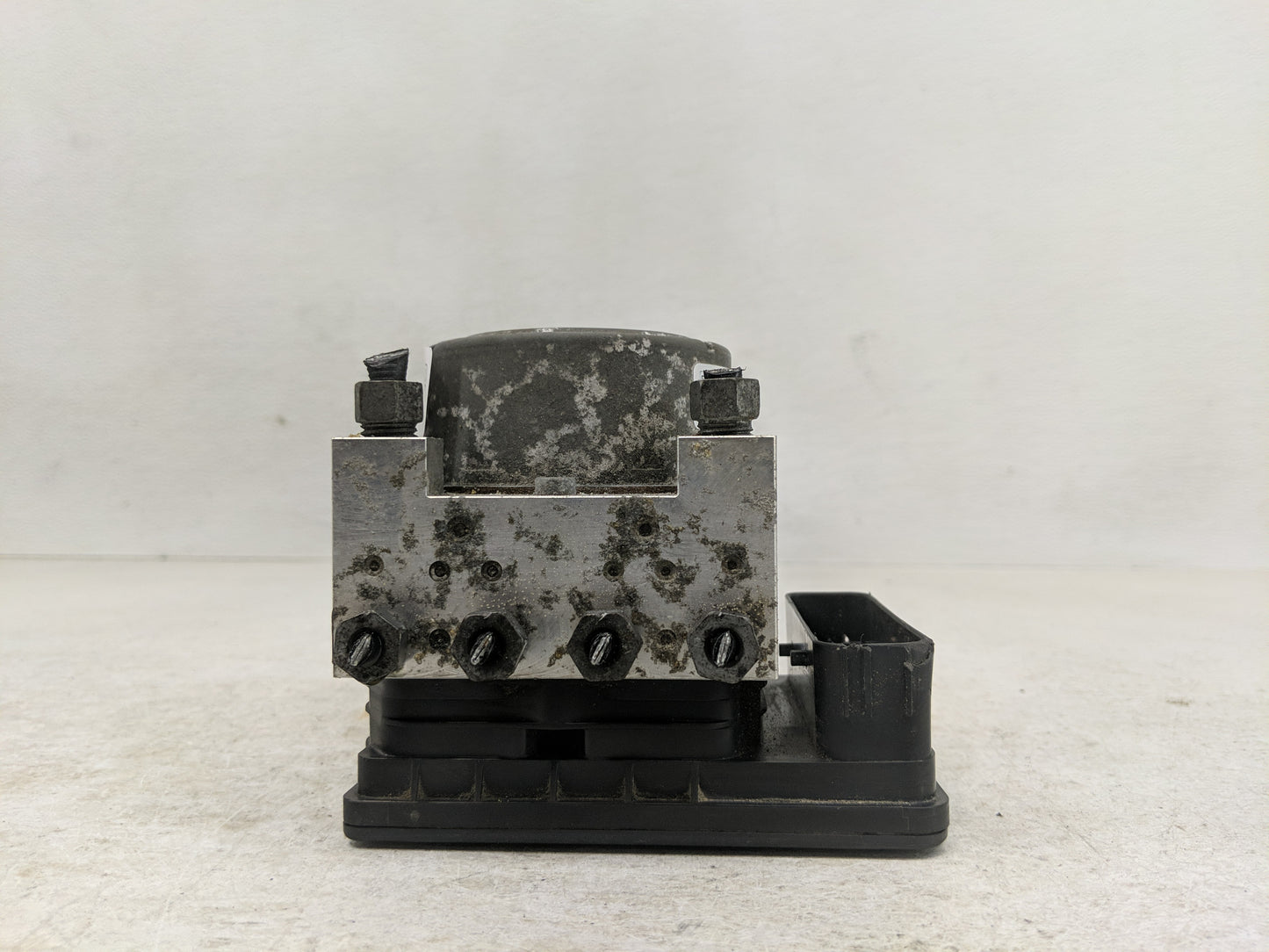2013 Ford Fusion ABS Pump Control Module Replacement P/N:DG9C-2C405-FB Fits OEM Used Auto Parts - Oemusedautoparts1.com