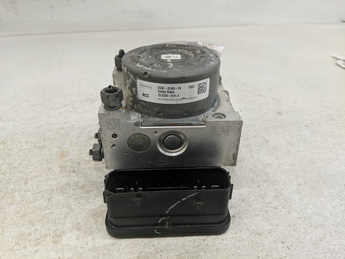 2013 Ford Fusion ABS Pump Control Module Replacement P/N:DG9C-2C405-FB Fits OEM Used Auto Parts - Oemusedautoparts1.com