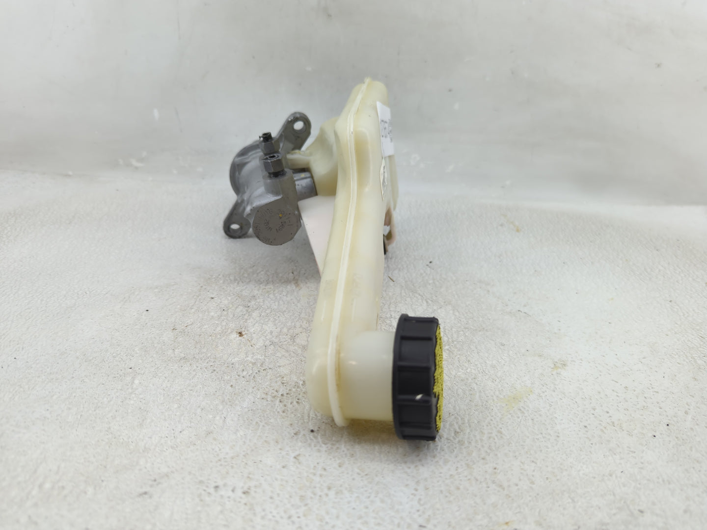 2013-2016 Ford Fusion Brake Master Cylinder - Oemusedautoparts1.com