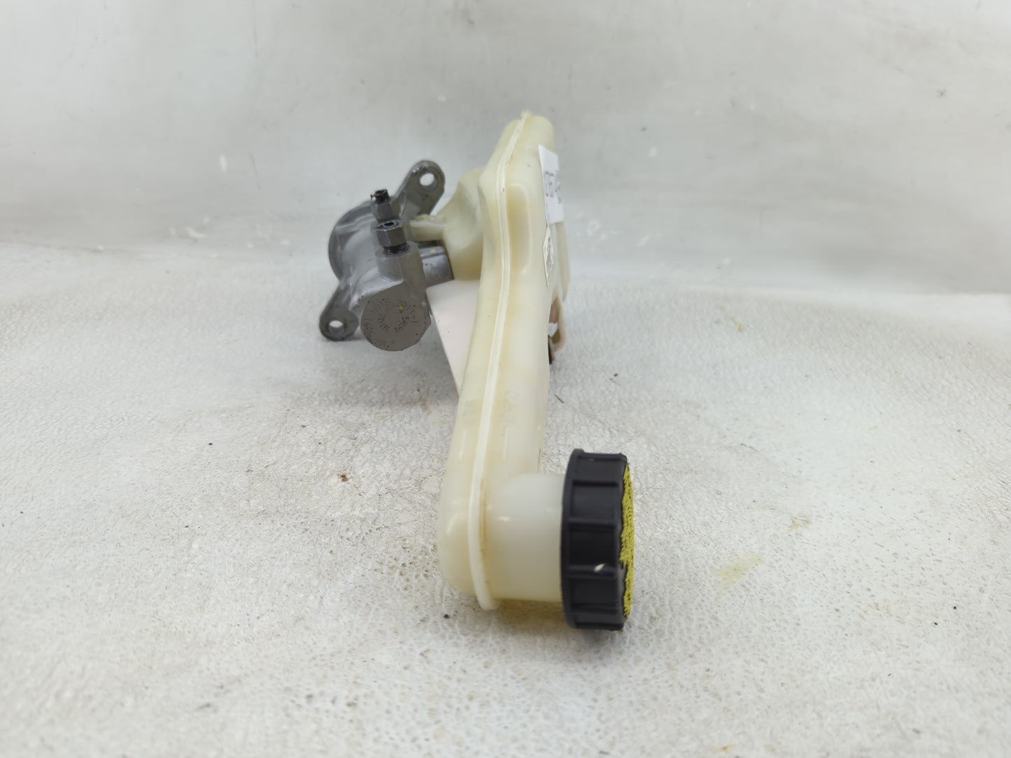 2013-2016 Ford Fusion Brake Master Cylinder - Oemusedautoparts1.com