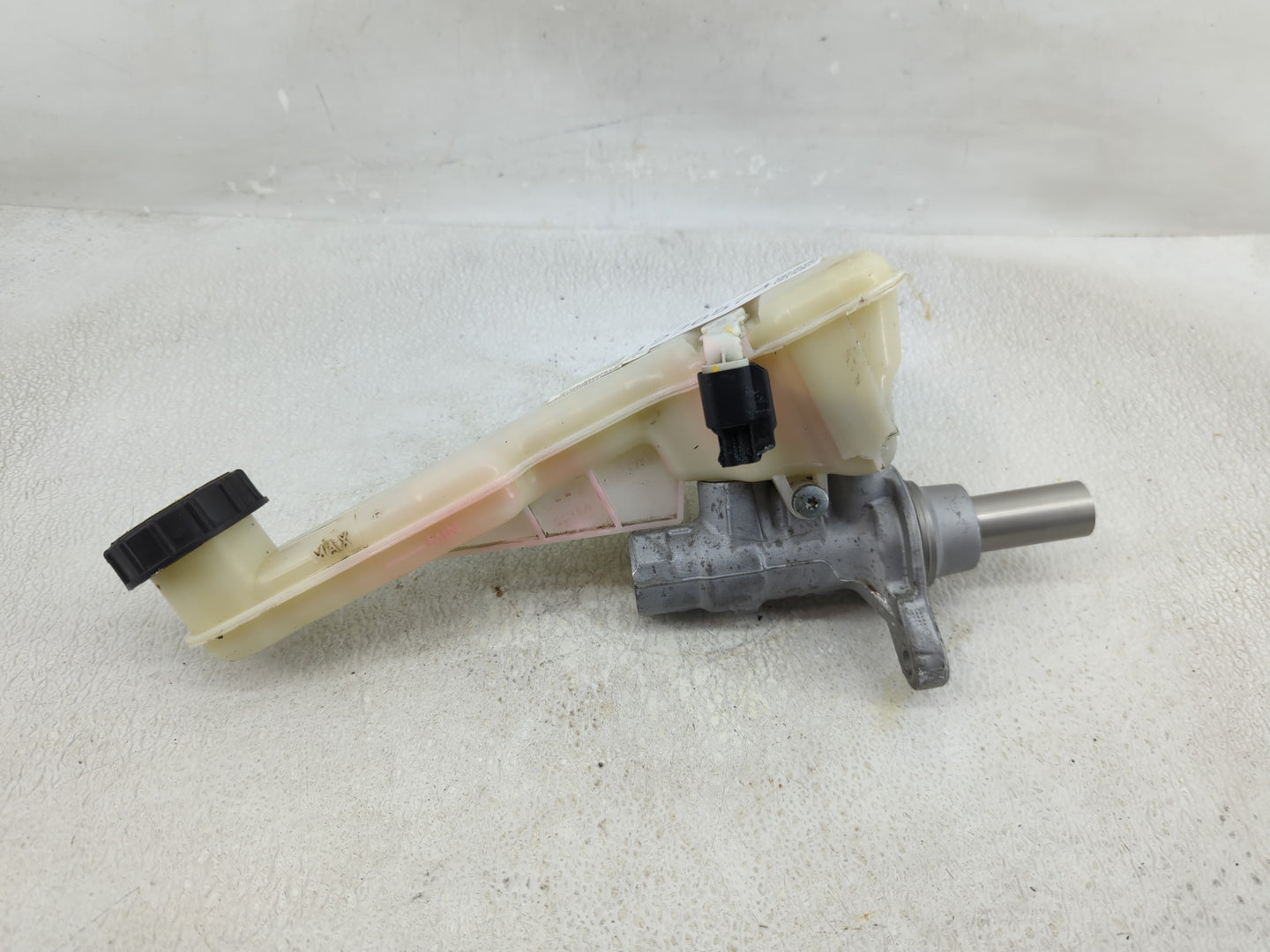 2013-2016 Ford Fusion Brake Master Cylinder - Oemusedautoparts1.com