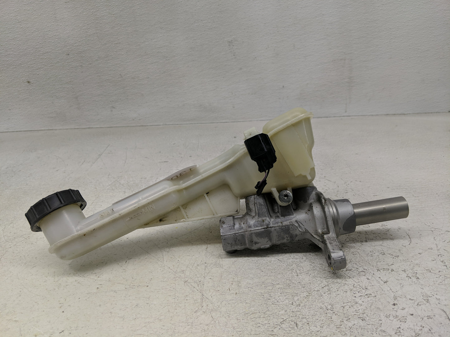 2013-2016 Ford Fusion Brake Master Cylinder - Oemusedautoparts1.com