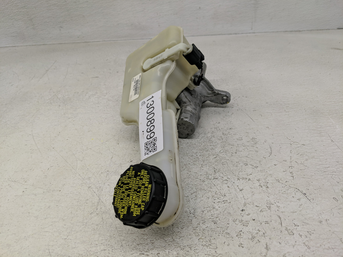 2013-2016 Ford Fusion Brake Master Cylinder - Oemusedautoparts1.com