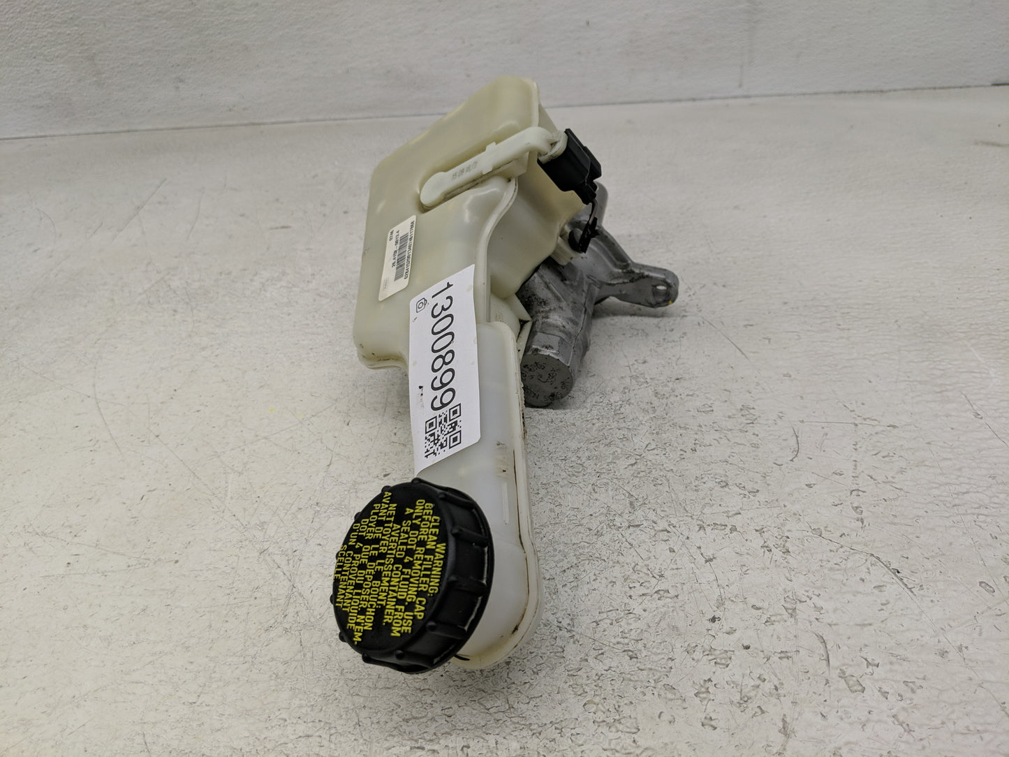 2013-2016 Ford Fusion Brake Master Cylinder - Oemusedautoparts1.com