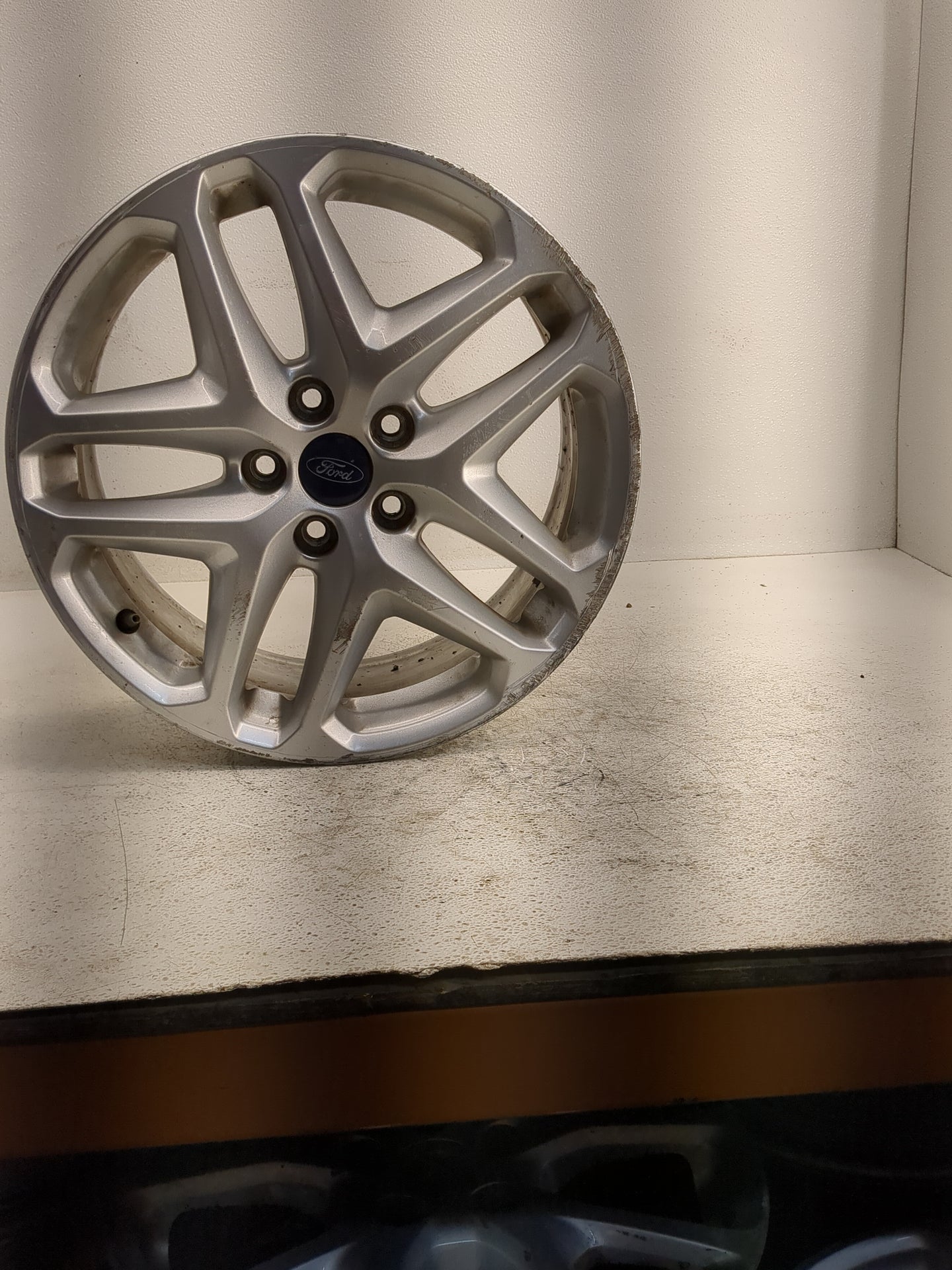 2013-2016 Ford Fusion Oem Wheel Rim 1305868 - Oemusedautoparts1.com