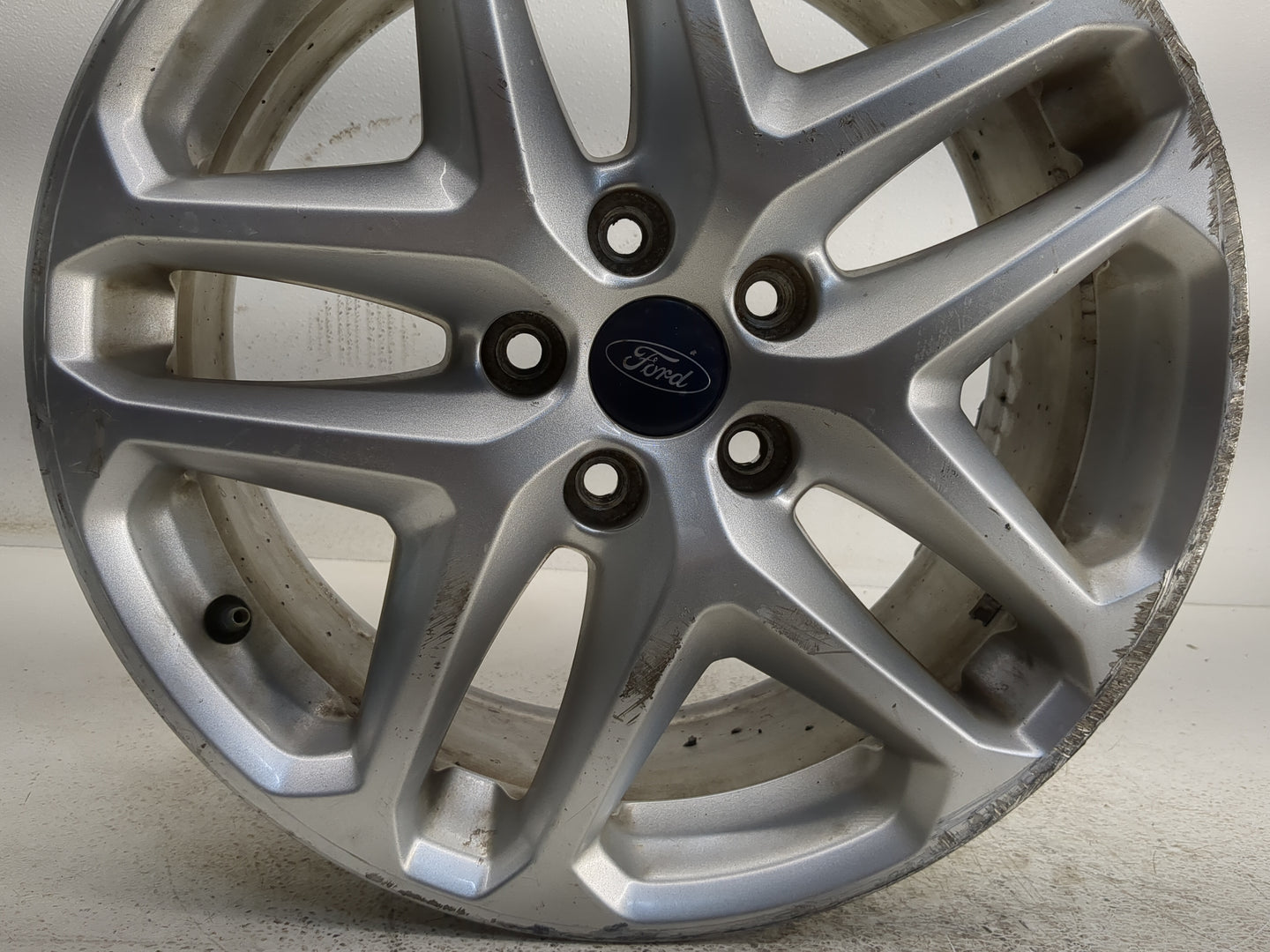 2013-2016 Ford Fusion Oem Wheel Rim 1305868 - Oemusedautoparts1.com