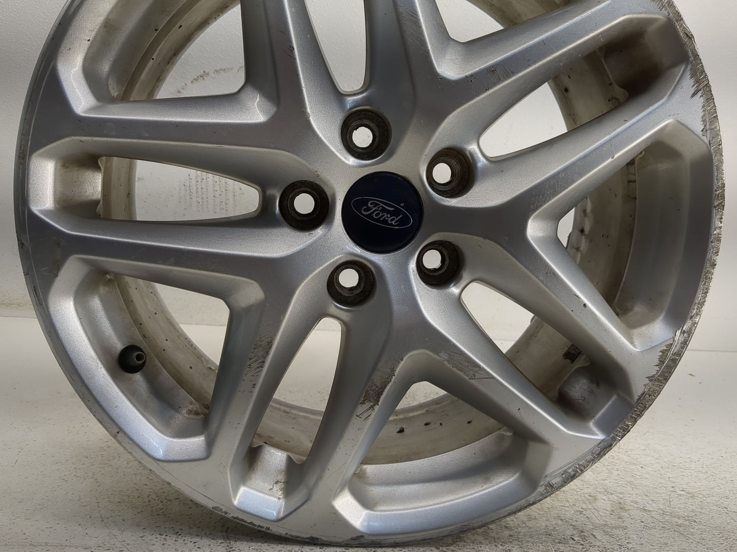 2013-2016 Ford Fusion Oem Wheel Rim 1305868 - Oemusedautoparts1.com
