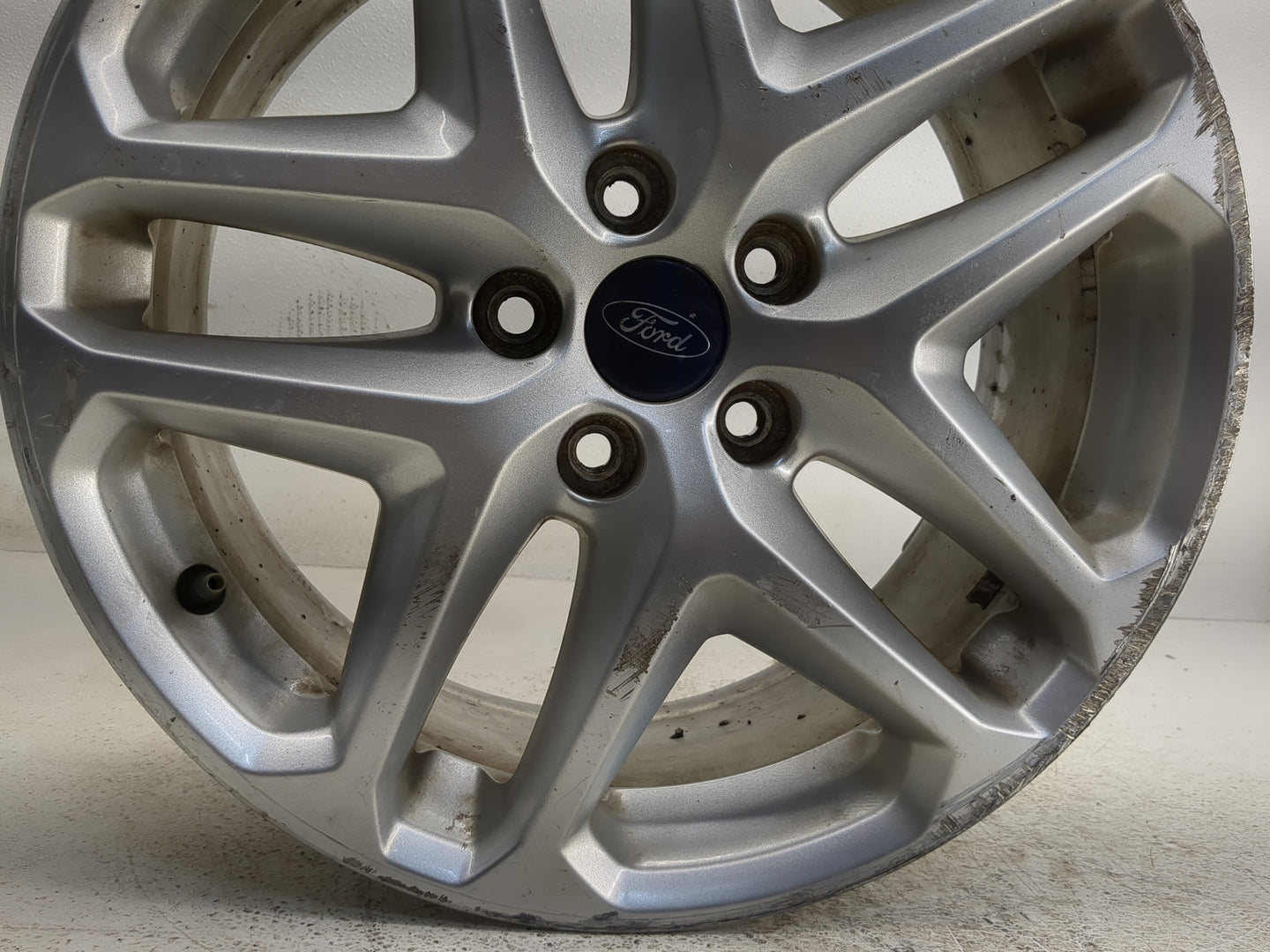 2013-2016 Ford Fusion Oem Wheel Rim 1305868 - Oemusedautoparts1.com