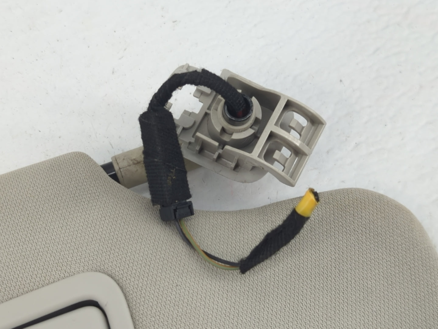 2013-2014 Ford Fusion Sun Visor Shade Replacement Passenger Right Mirror Fits Fits 2013 2014 OEM Used Auto Parts - Oemusedau
