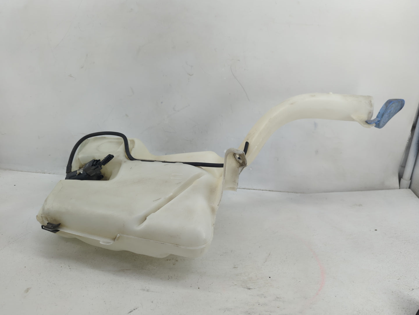 2013-2014 Ford Fusion Windshield Washer Fluid Reservoir Bottle 1376214 - Oemusedautoparts1.com