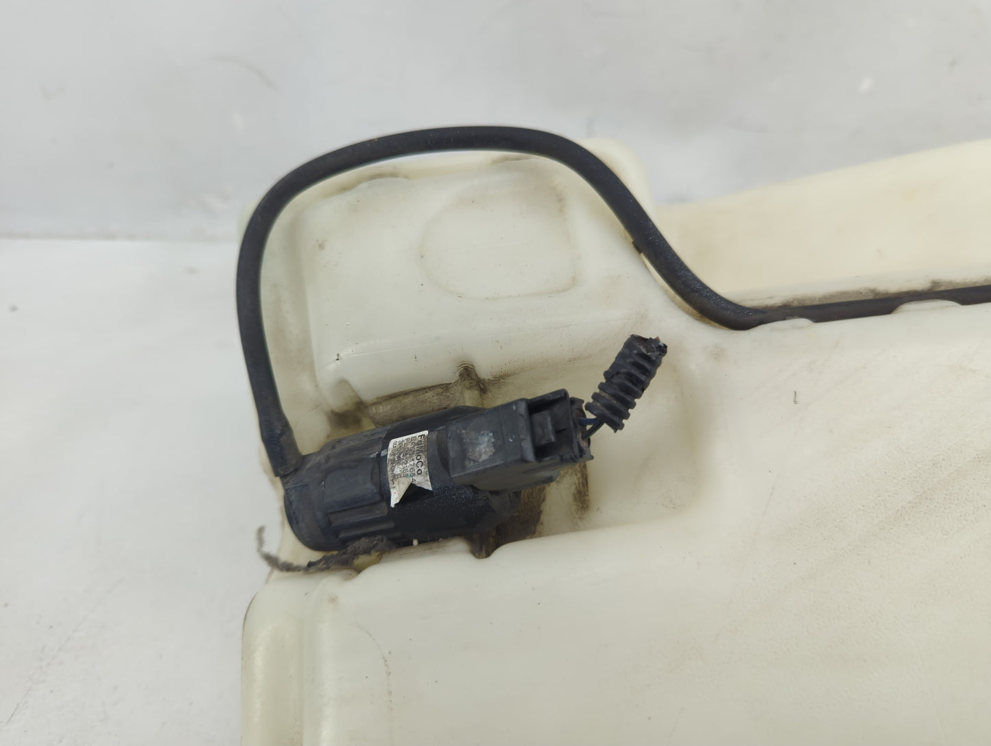2013-2014 Ford Fusion Windshield Washer Fluid Reservoir Bottle 1376214 - Oemusedautoparts1.com