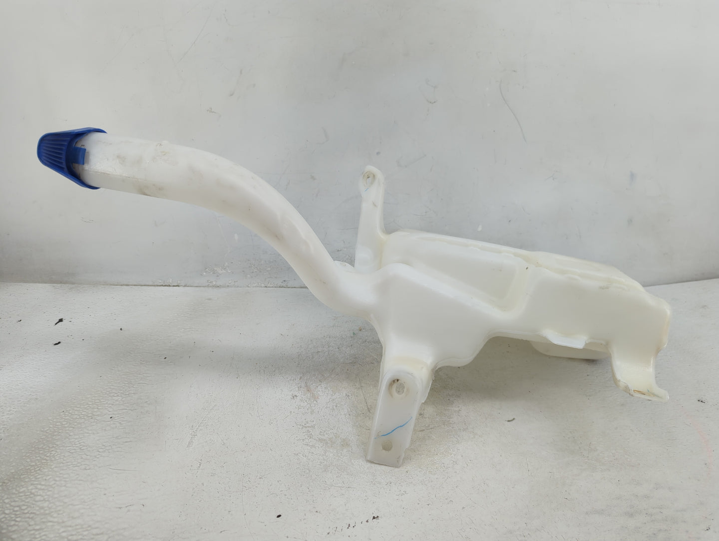 2013-2014 Ford Fusion Windshield Washer Fluid Reservoir Bottle Oem - Oemusedautoparts1.com