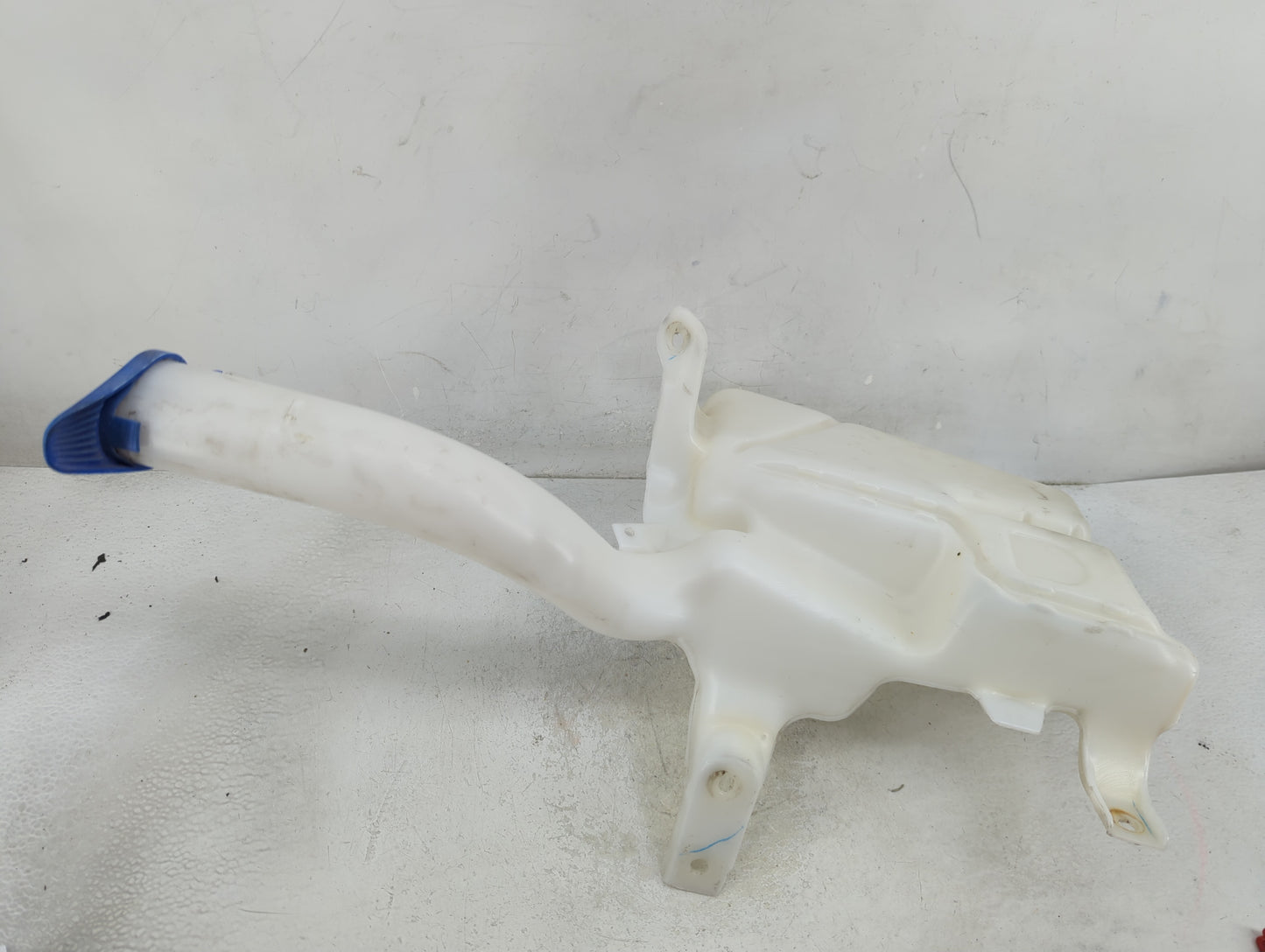 2013-2014 Ford Fusion Windshield Washer Fluid Reservoir Bottle Oem - Oemusedautoparts1.com