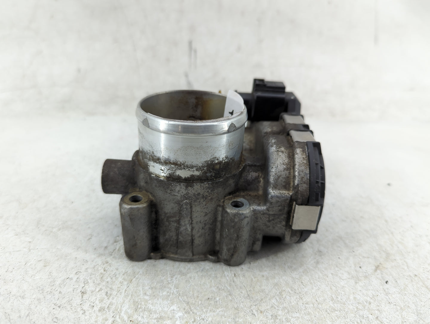 2013-2014 Ford Fusion Throttle Body P/N:7S7G-9F9919-CA Fits Fits 2013 2014 2015 2016 2017 2018 2019 OEM Used Auto Parts - Oe