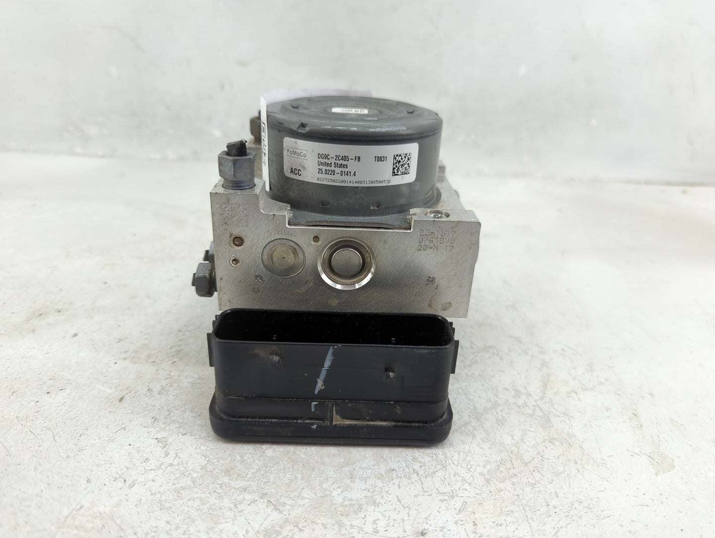 2013 Ford Fusion ABS Pump Control Module Replacement P/N:DG9C-2C405-FB Fits OEM Used Auto Parts - Oemusedautoparts1.com