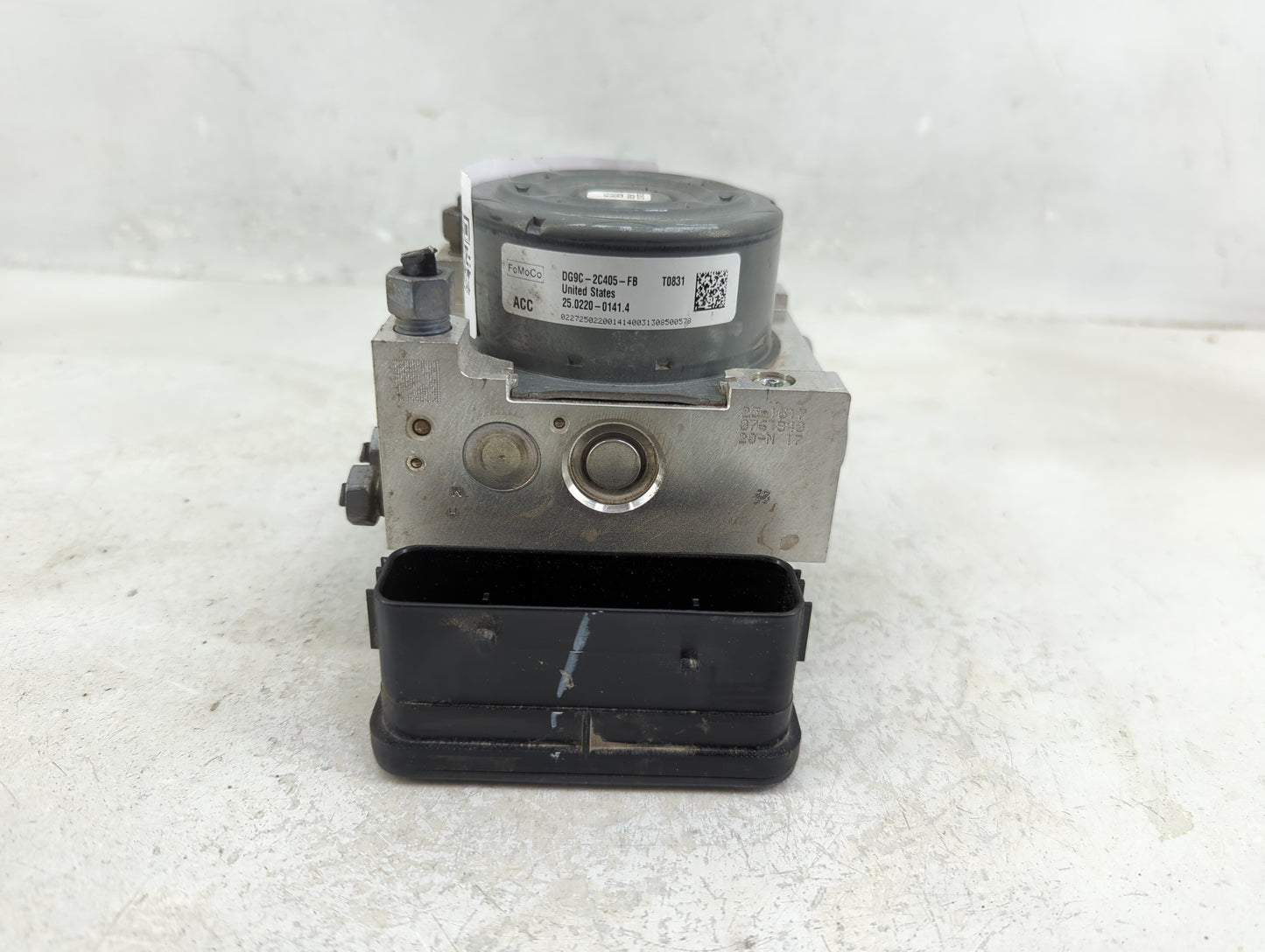 2013 Ford Fusion ABS Pump Control Module Replacement P/N:DG9C-2C405-FB Fits OEM Used Auto Parts - Oemusedautoparts1.com