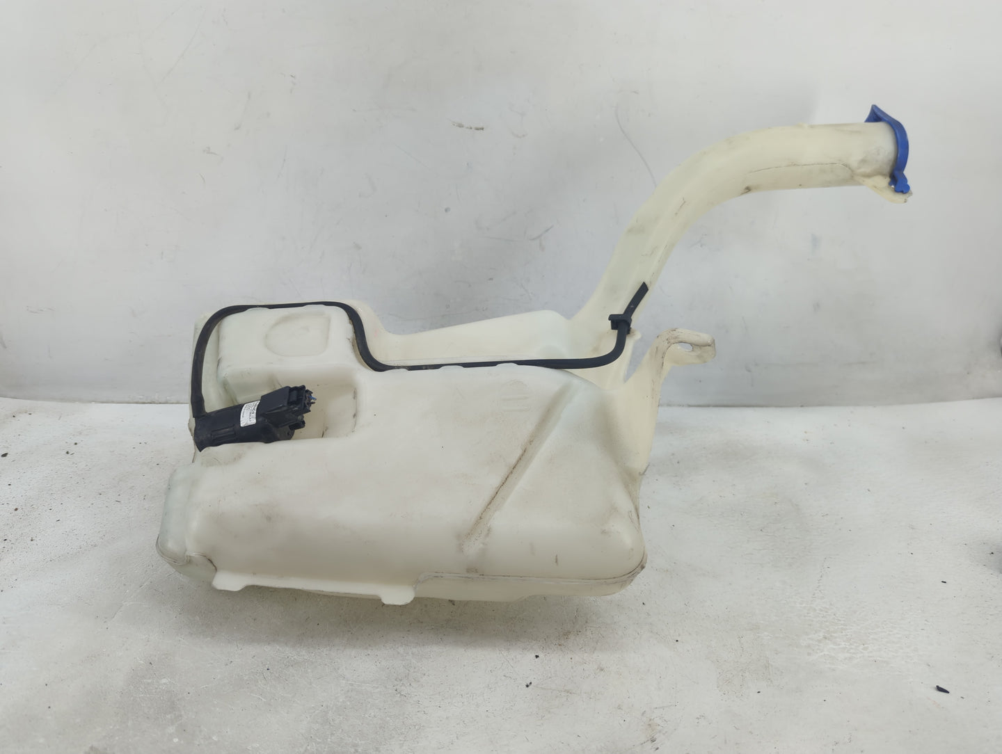 2013-2014 Ford Fusion Windshield Washer Fluid Reservoir Bottle Oem - Oemusedautoparts1.com