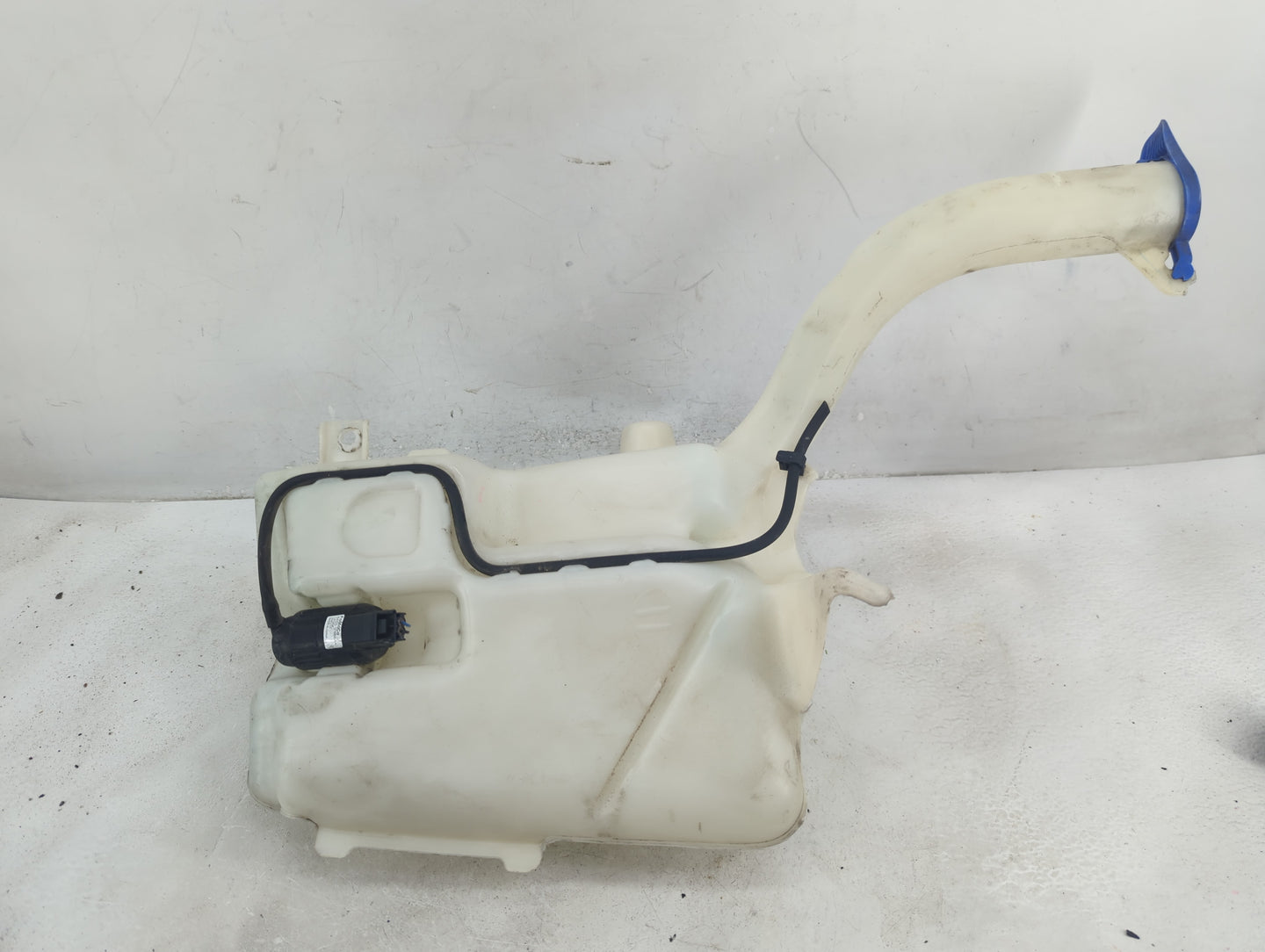 2013-2014 Ford Fusion Windshield Washer Fluid Reservoir Bottle Oem - Oemusedautoparts1.com