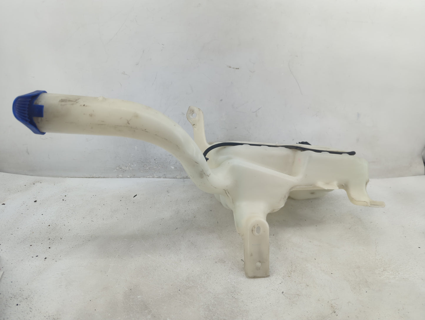 2013-2014 Ford Fusion Windshield Washer Fluid Reservoir Bottle Oem - Oemusedautoparts1.com