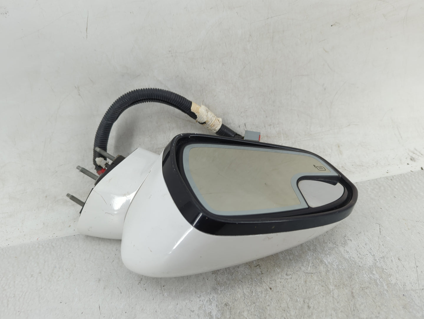 2013 Ford Fusion Driver Side View Mirror - Left Door Mirror OEM Used - Oemusedautoparts1.com