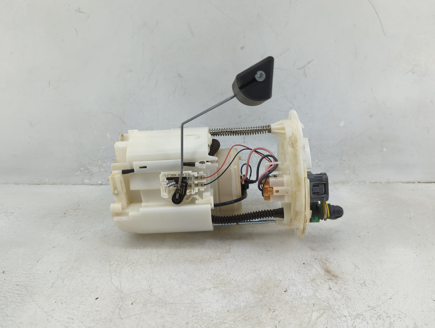 2013-2014 Ford Fusion Electrical Gas Fuel Pump Assembly - Oemusedautoparts1.com
