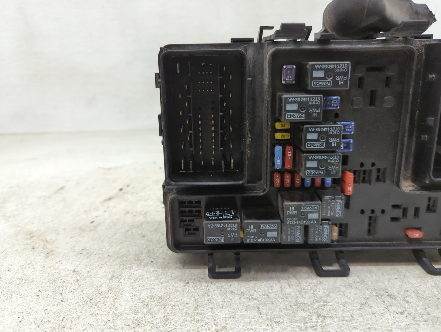 2013-2014 Ford Fusion Fusebox Fuse Box Panel Relay Module P/N:DG9T 14A067BF Fits Fits 2013 2014 OEM Used Auto Parts - Oemuse