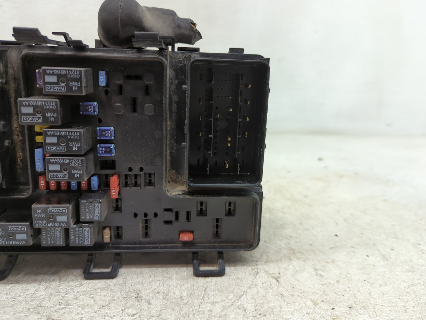 2013-2014 Ford Fusion Fusebox Fuse Box Panel Relay Module P/N:DG9T 14A067BF Fits Fits 2013 2014 OEM Used Auto Parts - Oemuse