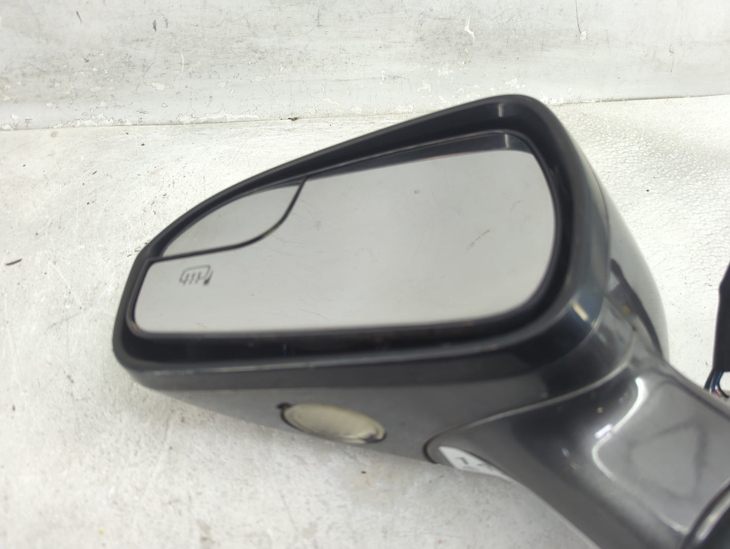 2013-2014 Ford Fusion Driver Side View Mirror - Left Door Mirror OEM Used - Oemusedautoparts1.com