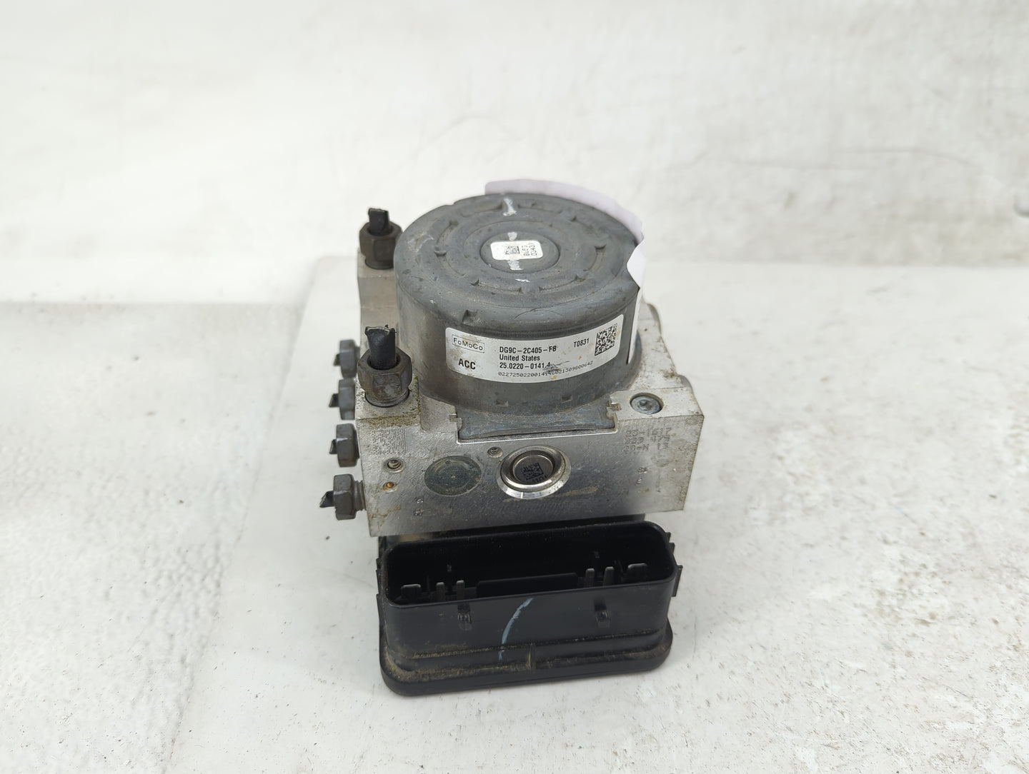 2013 Ford Fusion ABS Pump Control Module Replacement P/N:DG9C-2C219-FB Fits OEM Used Auto Parts - Oemusedautoparts1.com