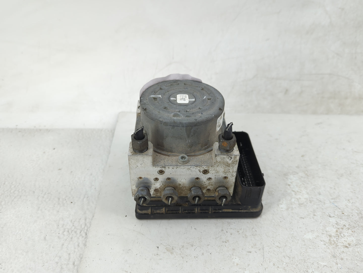 2013 Ford Fusion ABS Pump Control Module Replacement P/N:DG9C-2C219-FB Fits OEM Used Auto Parts - Oemusedautoparts1.com