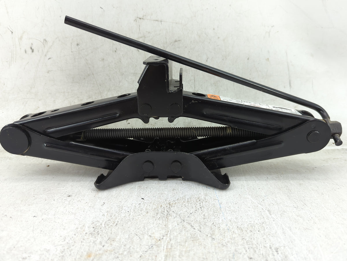 2013 Ford Fusion Spare Scissor Car Jack 1431648 - Oemusedautoparts1.com