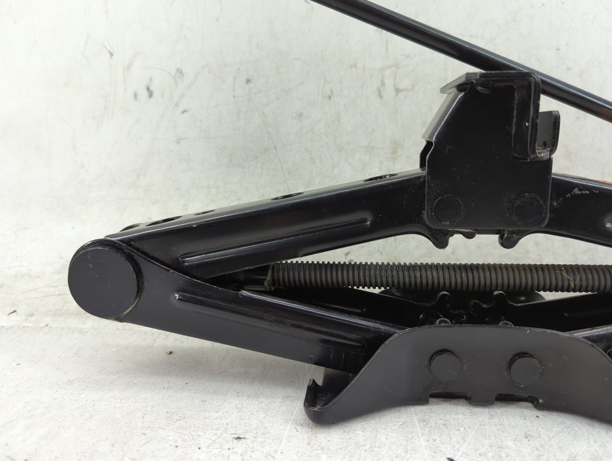 2013 Ford Fusion Spare Scissor Car Jack 1431648 - Oemusedautoparts1.com