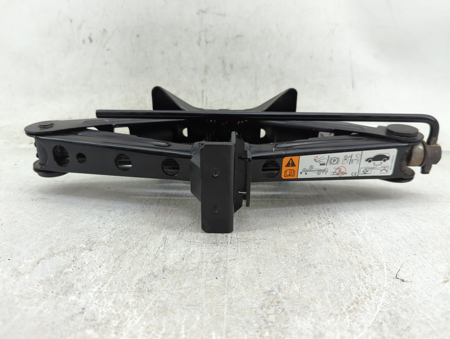2013 Ford Fusion Spare Scissor Car Jack 1431648 - Oemusedautoparts1.com