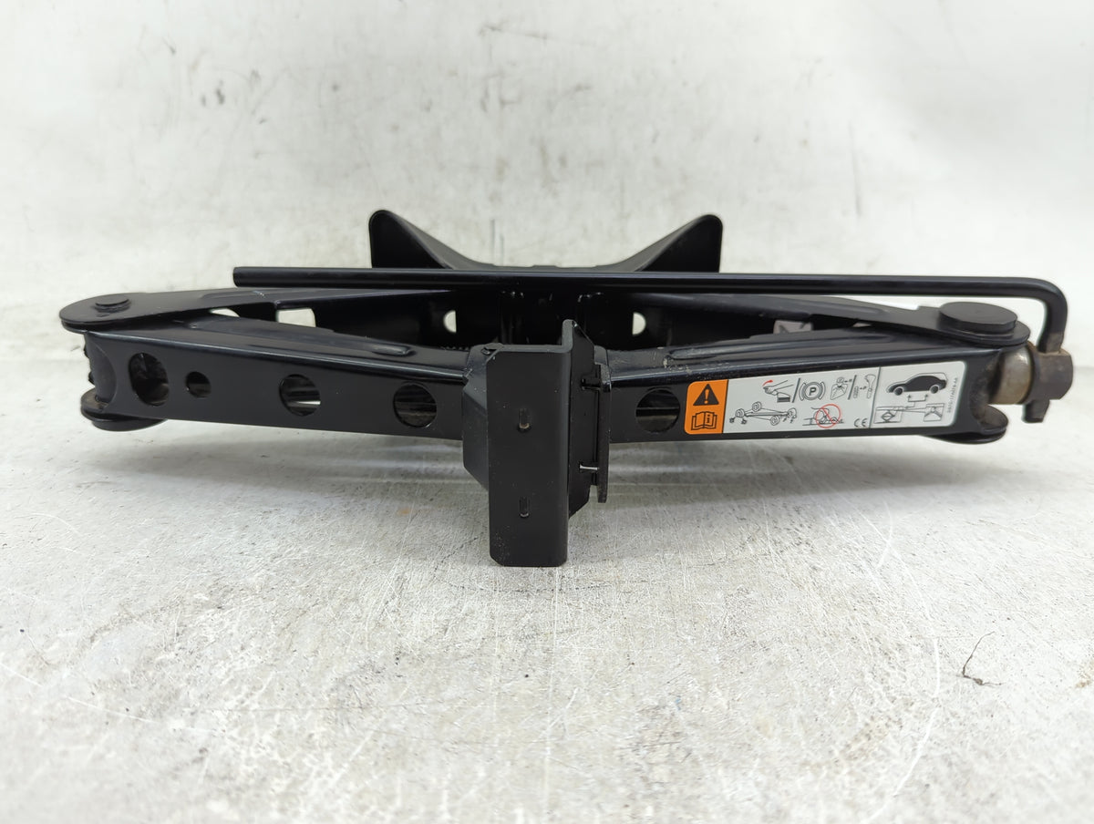 2013 Ford Fusion Spare Scissor Car Jack 1431648 - Oemusedautoparts1.com