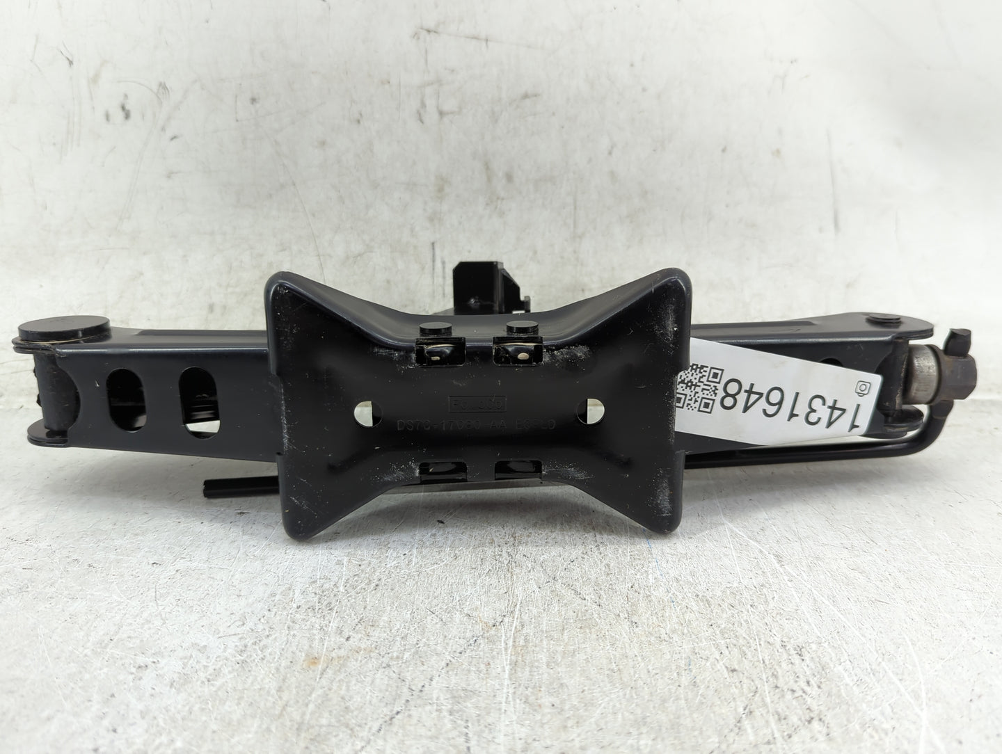 2013 Ford Fusion Spare Scissor Car Jack - Oemusedautoparts1.com