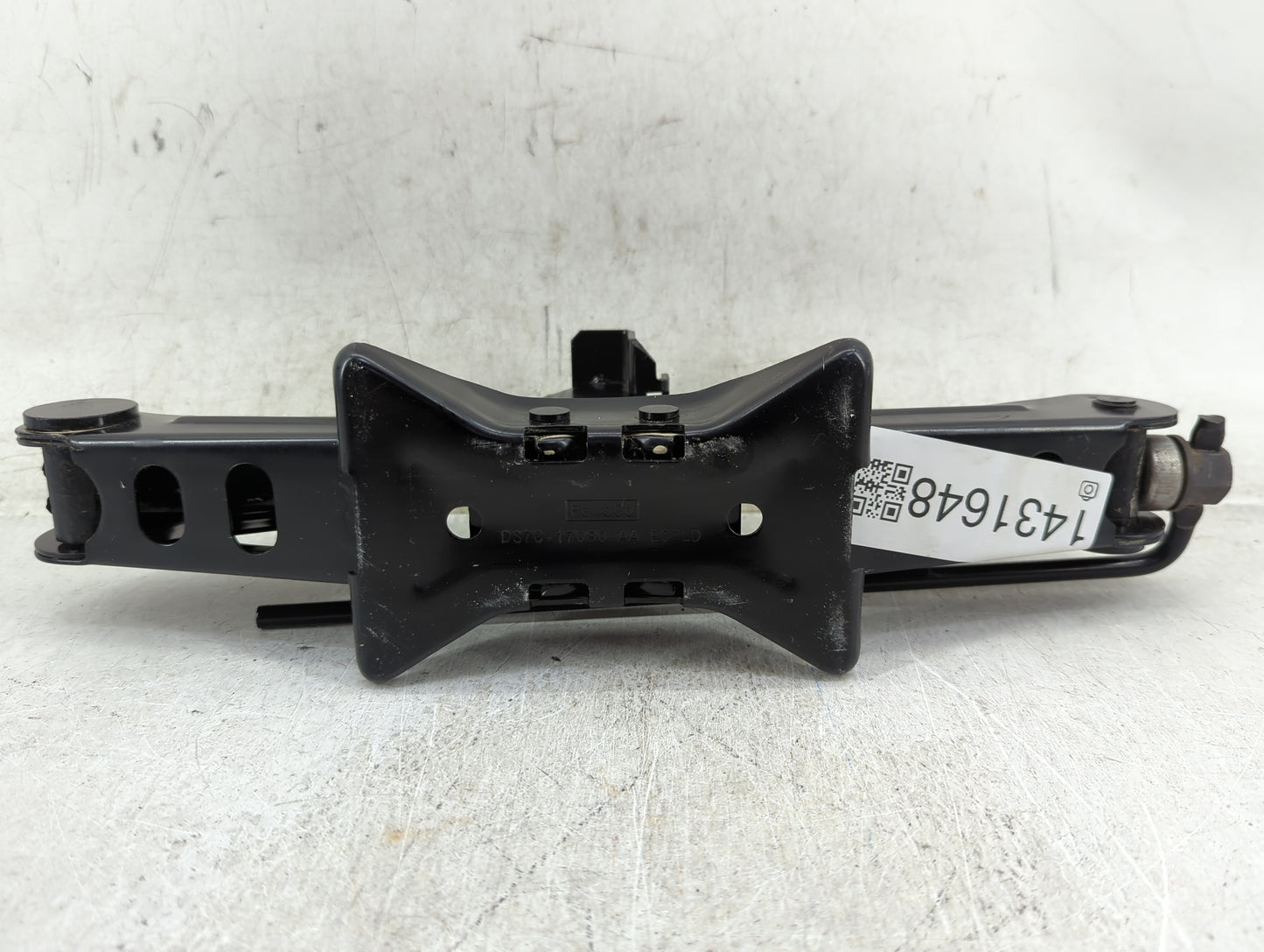 2013 Ford Fusion Spare Scissor Car Jack - Oemusedautoparts1.com