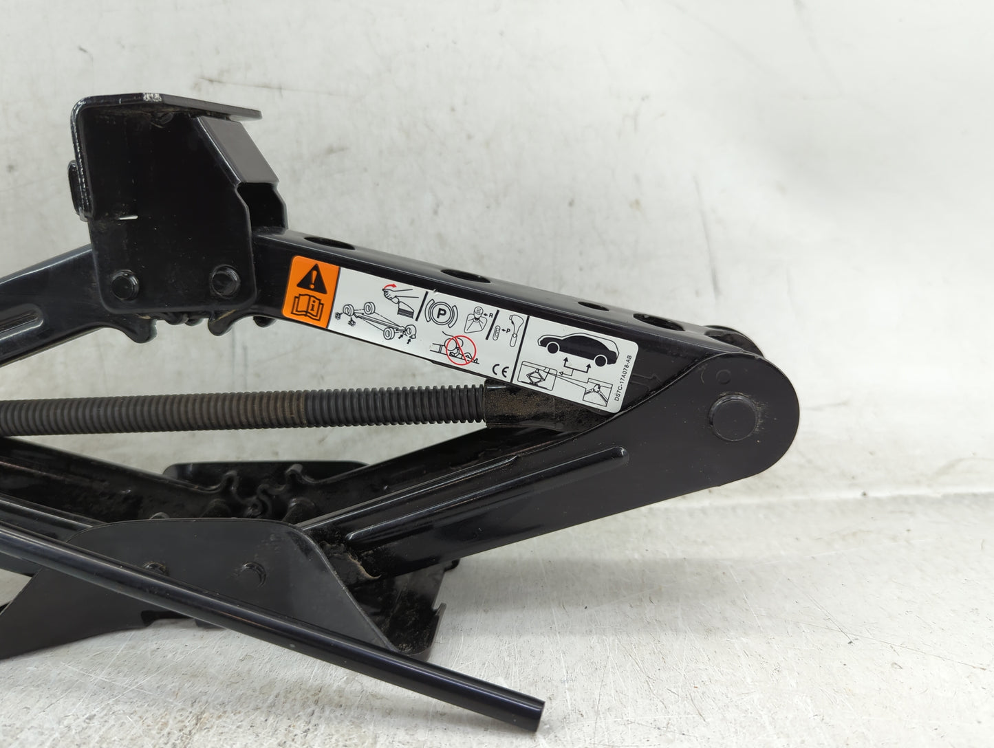 2013 Ford Fusion Spare Scissor Car Jack 1431711 - Oemusedautoparts1.com