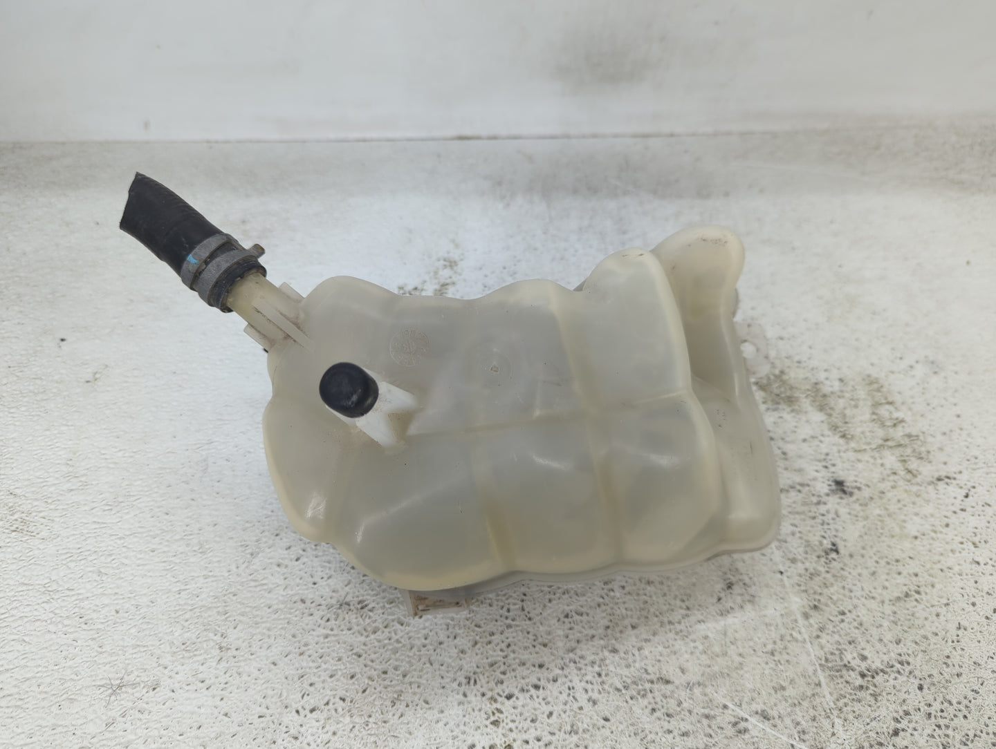 2013-2016 Ford Fusion Radiator Coolant Overflow Expansion Tank Bottle - Oemusedautoparts1.com